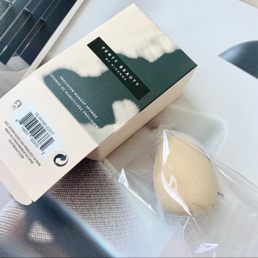 FENTY BEAUTY BY RIHANNA Precision Makeup Sponge‎
